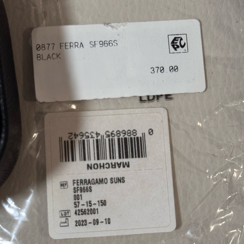 FERRAGAMO unisex sunglasses, NWT - Picture 14 of 15